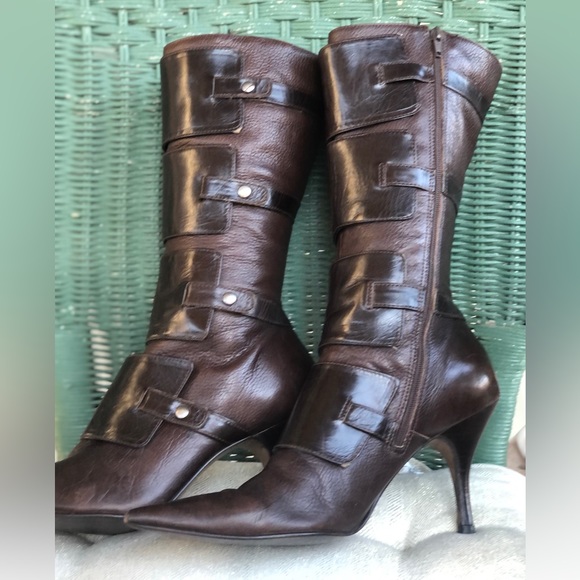 Matisse Shoes - Leather medium height gorgeous boots!
